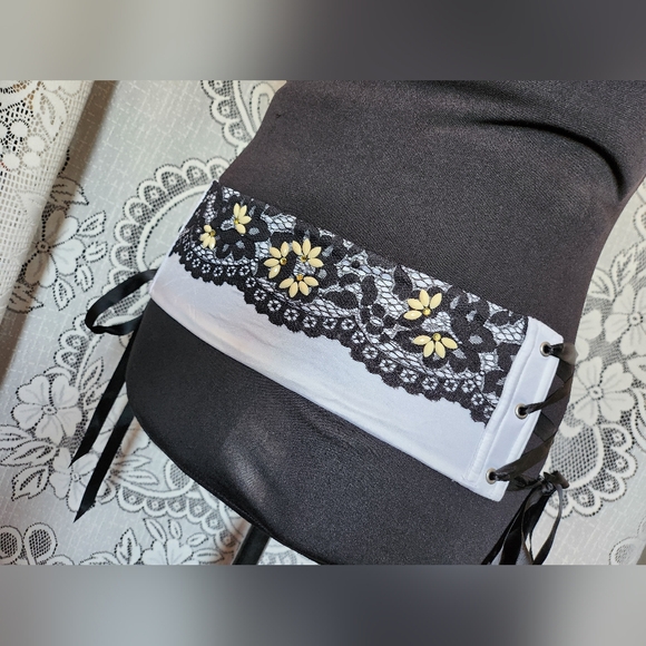 Victoria's Secret - White and Black Very Sexy Bra and Hip Corset set - (36D/M-L) - Picture 10 of 14